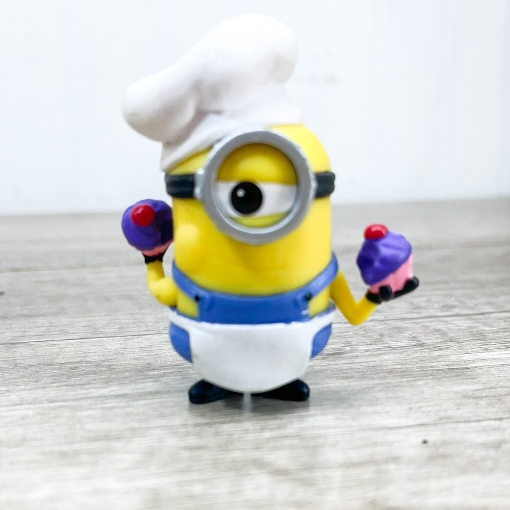 Despicable Me Minion Phil Baker Chef Hat Cupcakes 2 Inch Mini Figure